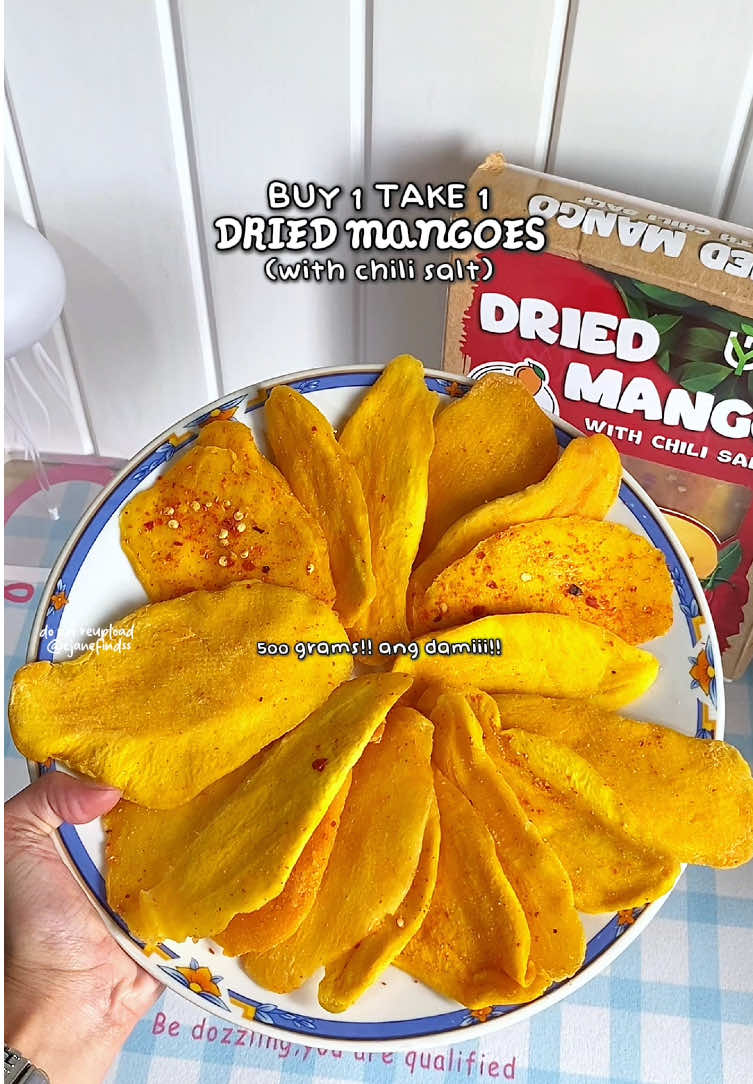 ang sarap ng anghang! 😮‍💨🔥 fave ko talaga ang dried mangoes 😭 #goyofood #driedmango #driedmangowithsaltandchili #snacks #food #cravings 