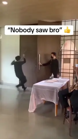 Nothing to see here 😁 #wedding #fail #broken (via anti_sedih28/IG)