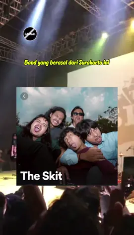 The Skit band yang berasal dari Surakarta ini mengusung genre punk rock nih. The Skit sendiri terbentuk di kampus Institut Seni Indonesia Surakarta. Mereka menciptakan musik yang gak muluk-muluk, spontan, ngangkat isu sosial dan juga pengalaman yang mereka rasain. #theskit #band #punk #rock #punkrock #musik #music #musisi #indie #indiemusic #konser #konsermusik #concert #lagu #album #fyp 