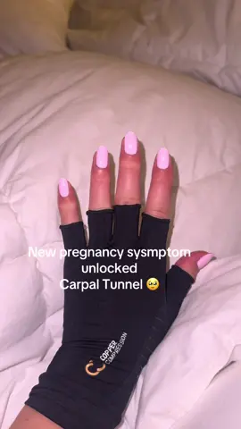 This carpal tunnel keeps me up at night 🥲#pregnancy #3rdtrimester #babytok 