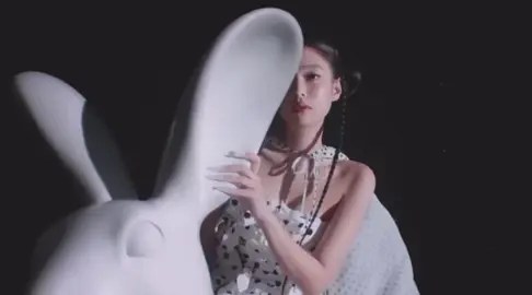 Trong video Jennie đại sứ Seoul, nhìn Seoul từ mặt trăng, cô ấy nói: 