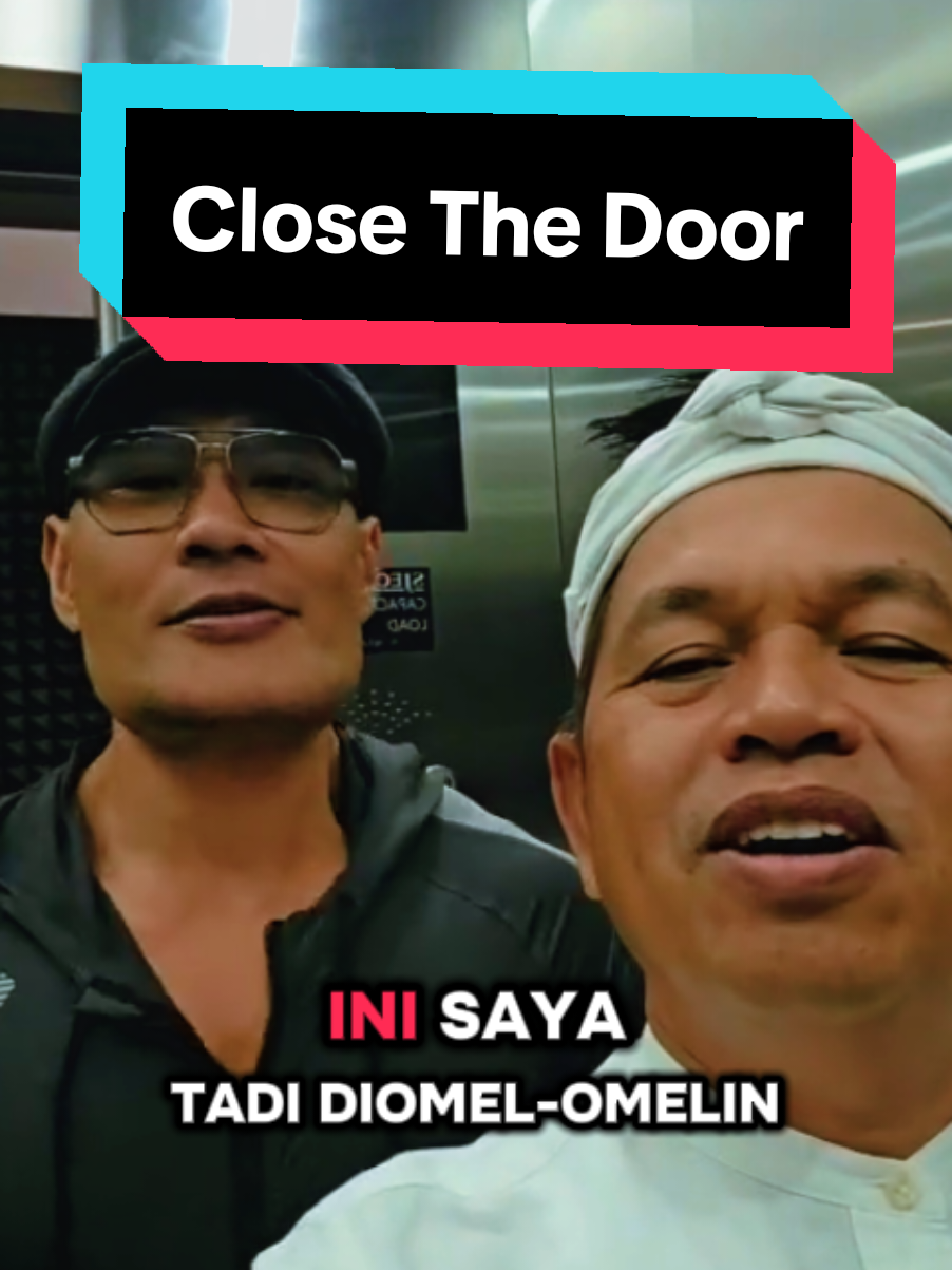 Kang dedi mulyadi bersama master deddy corbuzier dalam lift. sc. : dedimulyadiofficial tiktok #dedimulyadi #kangdedimulyadi #dedicorbuzier #closethedoor #podcast 