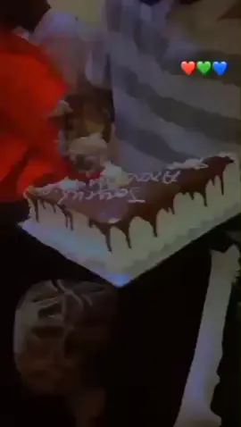 c comme ça qu'on mange gâteau 🎂😂😂😂#شعب_الصيني_ماله_حل😂😂 
