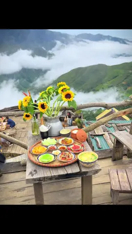 Bữa cơm triệu view, các bạn đã thử chưa? #view #mây #thào #coffee #trip #tour #taxua 