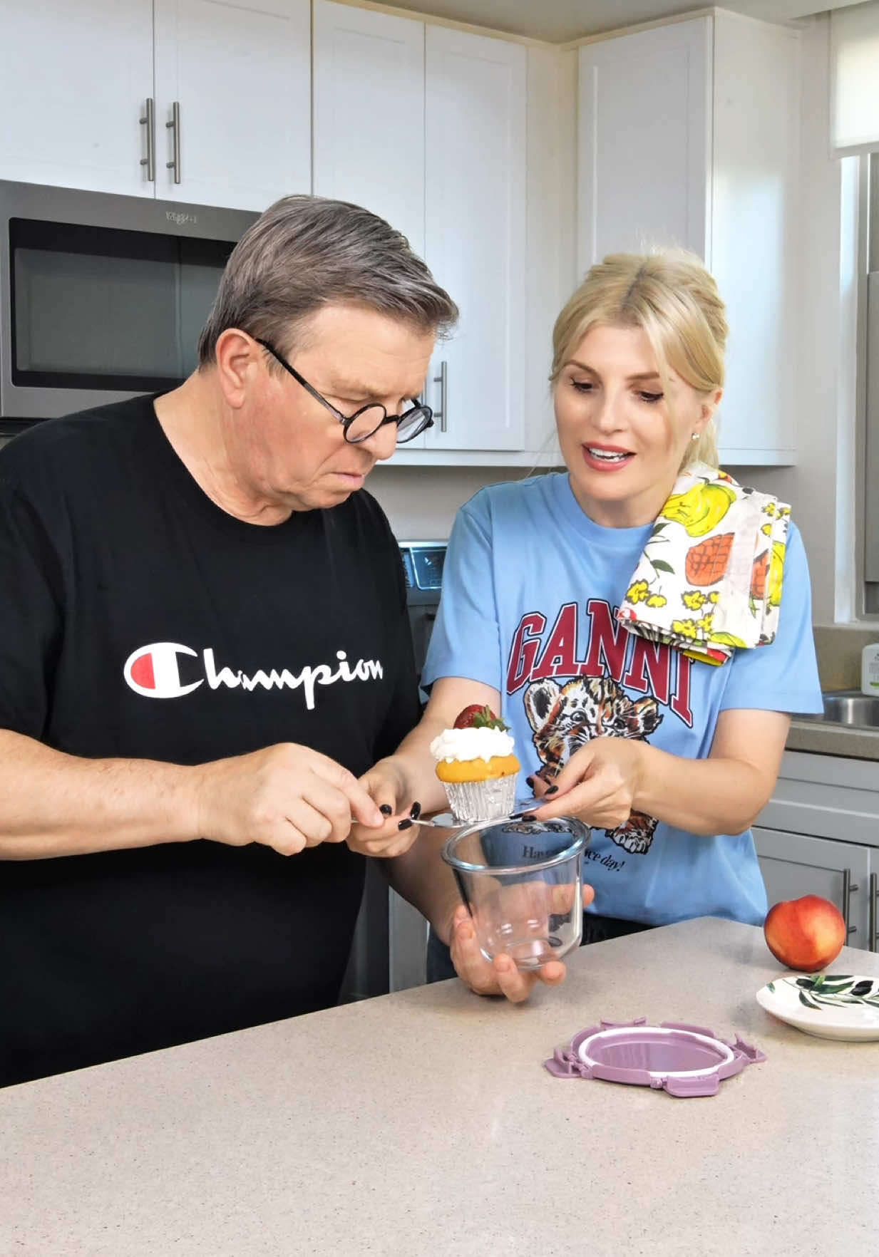 Let’s keep it simple 🤷‍♀️🫣 #funny #comedy #fun #joke #funnyvideos #kitchen #KitchenHacks 