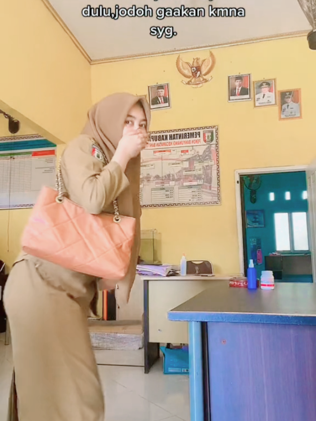 Siang ☺ . . vt by : . . .  . #fypシ #pns #pnscantik #pnscantikid #guru 