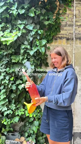 My face reaction says it all 🤣🌋 #kombucha #kombuchaexplossion #overcarbonatedkombucha #fermentedtea #homebrew 
