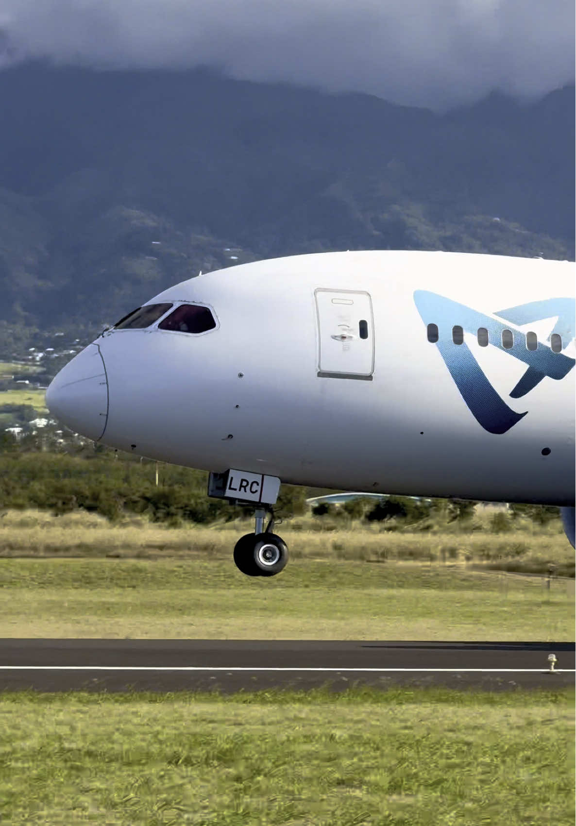 @Air Austral Officiel #boeing787 au décollage pour #mayotte  #🇾🇹  #boeing #lareunion #iledelareunion #airaustral #aviation #avgeek #foryou 