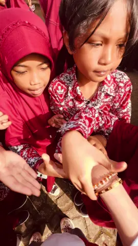 “tangan yg lembut, warna putih” 🥺 maacih seluruh adik sudah excited diproker kaka
