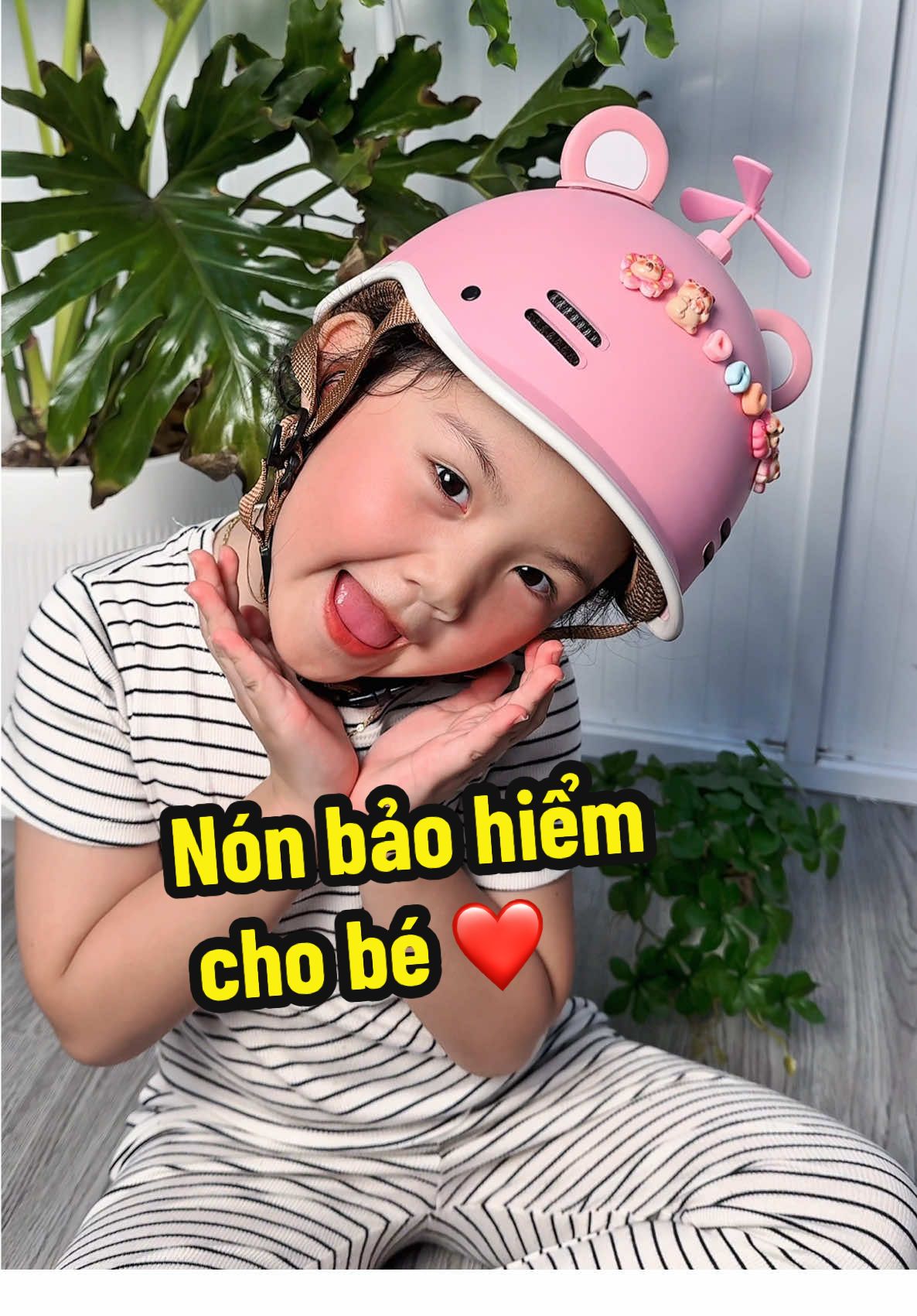 Nón bảo hiểm cá heo cho bé vừa dễ thương cute mà còn đảm bảo đạt chuẩn 😘 #nonbaohiem #nonbaohiemchobe #nonbaohiemtreem #nonbaohiemcaheo  #mebimreview 