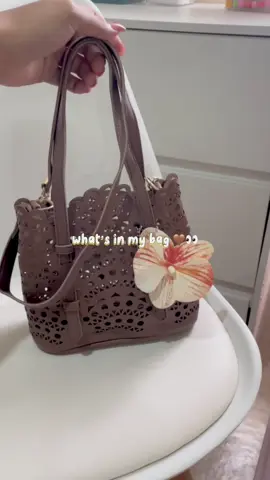 Lucuu warnanya  #tas #taswanita #tasselempang 