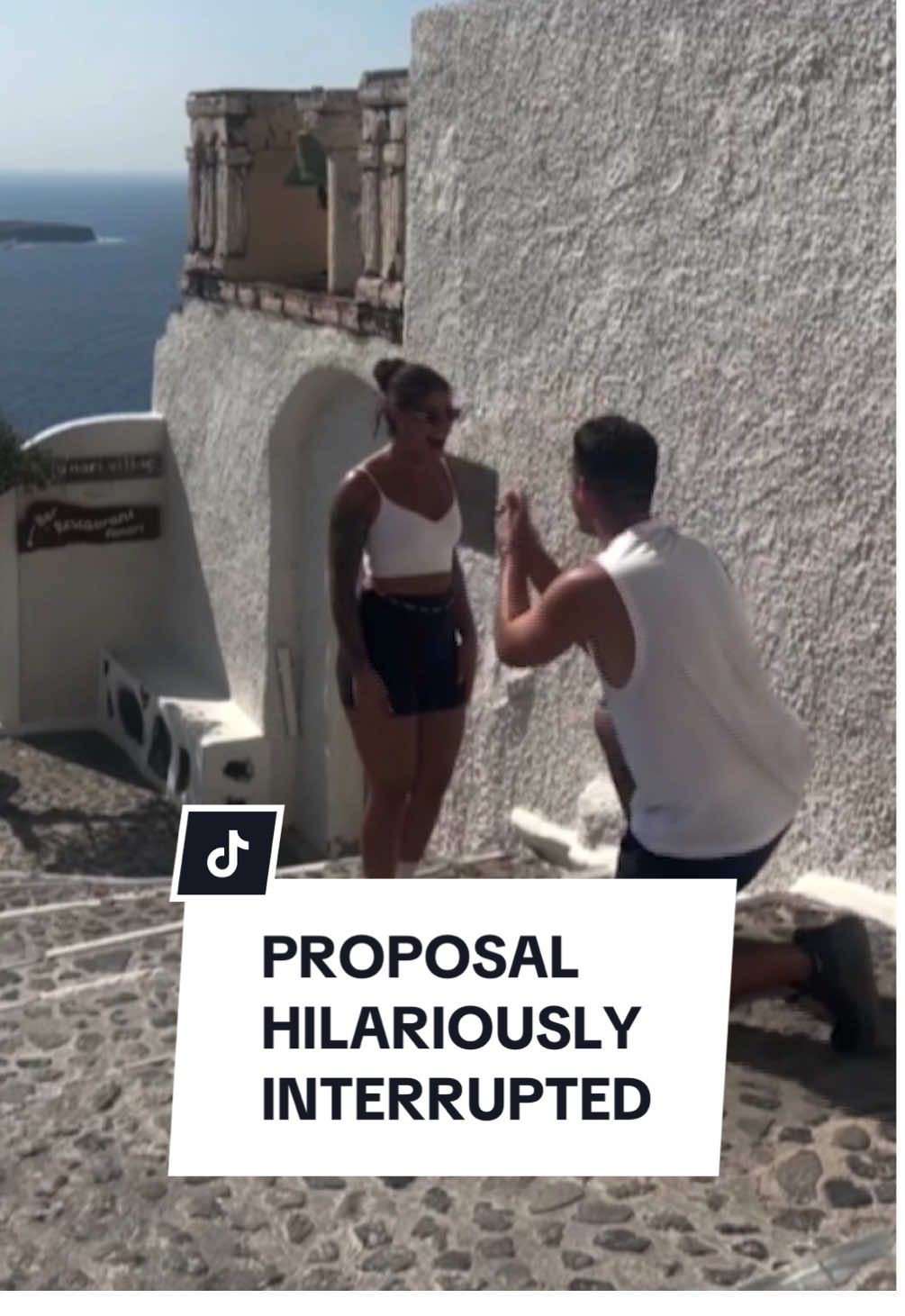 When it comes to wedding proposals, it’s meant to be an unforgettable and memorable time in a couple’s life… but you usually don’t expect it to go quite like this. Here's the moment one man got down on one knee to propose to his sweetheart, only to be photo-bombed by some unaware holidaygoers. Watch 10 News Lunchtime at 1pm on weekdays for more Good News with Daniel Doody. Click the link in the bio for more.