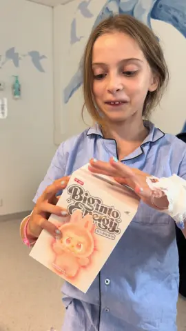 Eliora est hospitalisée et pour lui remonter le moral on a enfin pu dénicher les fameux Labubu @POP MART FRANCE  #labubu #ouverturelabubu #unboxinglabubu 