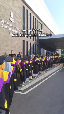 maaf ma aku lambat, wisudaku tidak bisa mengejar umur mama😢🥀 #wisudautpusat #wisudaut #wisuda2025 #wisuda #universitasterbuka 