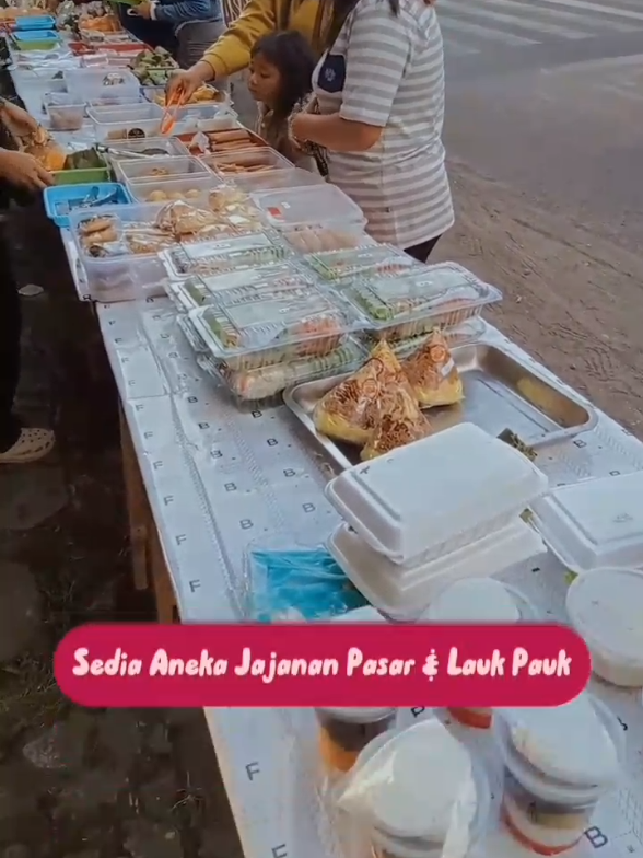 #capcut Alhamdhulilla Grand Opening Stand UMKM By. UMKM KREBET MAKMUR hari ini berjalan dengan lancar🤗 Terimakasih semua yg sudah ikut melariskan Stand UMKM ini🙏🏻😄 Jangan lupa Voucher 5K masih berlaku hingga hari Sabtu untuk 20 Orang Pembeli Pertama yaaa👍🏻😄 . . . #umkmindonesia #umkmbangkit  #bululawang #krebetmakmur 