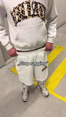 If you aint saggin u aint swaggin #sagging #tracksuit #doublewaist #fashiontiktok #fashion #goviral #viral #foryou #fyp #fürdich #baggy #shorts #flared #glamour #clothingbrand #4you 