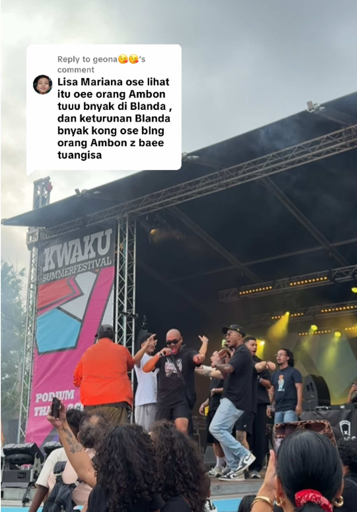 Replying to @geona😘😘  Jogetin aja 😂🤭 #malukupride🏝🔥 #lewatberanda #ambonmanise #berandatiktok #foryourpage #timur #malukupride🏝🔥fypシviral #anakrantau #belanda🇳🇱 #ambontiktok #festival #fyppppppppppppppppppppppp #
