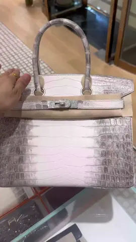 Birkin30 made of Himalaya.In stock .It’s my dream bag. Do you want a handbag?❤️#handbag #luxurybag #designerbags #luxurylifestyle #fashion #birkin #himalaya #usa #uae #handmadebag 