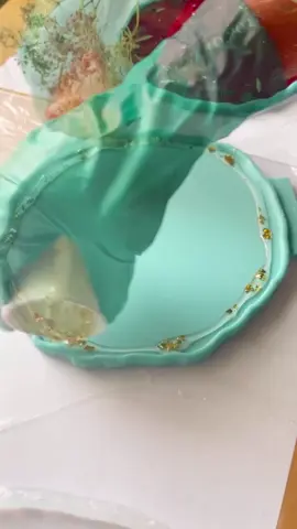 Resin art work #resin #resinart #artwork #resintray #craft #resinwallclock #resinclock #resin #decor #decoration #handmade #foryou #trendingvideo #viral_video #viralditiktok 