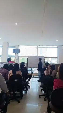 “Tidak ada satu pun rahasia pasar yang bisa ditemukan, tidak ada satu pun cara yang benar untuk berdagang di pasar. Mereka yang mencari satu jawaban yang benar untuk pasar bahkan belum sampai pada tahap mengajukan pertanyaan yang tepat, apalagi mendapatkan jawaban yang tepat.”  maksudnya : Kutipan perdagangan yang menginspirasi untuk mengingatkan Anda berhenti mencari jalan pintas! Kenyataannya, tidak ada yang benar-benar tahu cara menembus pasar dan meraih kesuksesan sepanjang waktu. Yuk Belajar Trading Bersama TPFx  #trader #belajar #belajarbareng #forex #forextrading #tradingforex #tradingvideo #medan #medanviral #xauusd #fyp #dollar #pejuangrupiah 