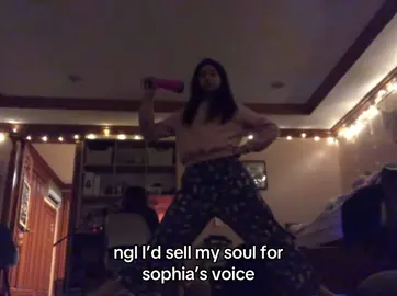 what the freakkkkkk  btw im so obsessed w this cover😭😭😭  @KATSEYE @sophia laforteza  #katseye #sophia #katseye_sophia #sophia_laforteza #yugottablikethat #cover #song #fyp #viral #makethisgoviral 