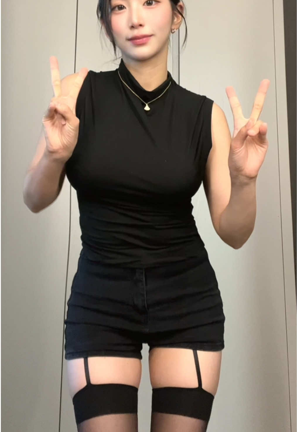 내가 입은 룩 이름 정해죠 #추천떠라 #해시태그하나만했는데설마추천이겠어 #challenge #추천떠라 