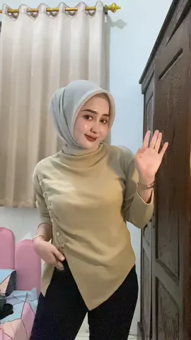 cakep bener oyy jadi keliatan elegant poll!! 😍 #ootdhijab #ootdfashion #fyp 