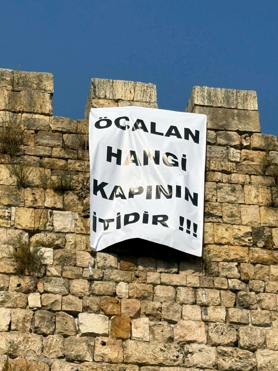 Türkiye'nin dört bir yanından soruyoruz: öcalan hangi kapının itidir? #yavuzağıralioğlu #anahtarparti  #millet #memleket #Türkiye #çözümsüreci #muhsinyazıcıoğlu #kesfetteyiz #kesfet #capcut #akparti #chp #mhp #bbp #iyiparti #özgürözel #imamoğlu #erdoğan #bahçeli #dervi̇şoğlu 