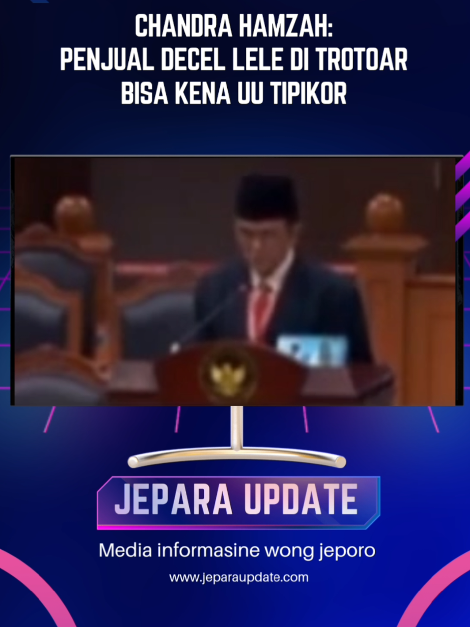 Memang benar berjualan di trotoar itu dilarang. cukup di ingatkan dan di larang dengan tegas sjaa si gak usah pakai di jerat undang undang tipikor apa lagi sampai di kata merugikan negara😅 Contohnya sperti di  jalan pemuda Jepara banyak penjual kopi yang memakai trotoar unruk lapak usahanya. Nah tugas pemerintah cukup memberi instruksi dinas terkait untuk menhingatkan dan melarang para penjual tsb berjualan di trotoar kalau susah di ingatkan baru di kasih sangsi yang tegas contohnya di cabut ijin usahanya. Tah py kang😅  #jeparaupdate #jepara #pecellele 