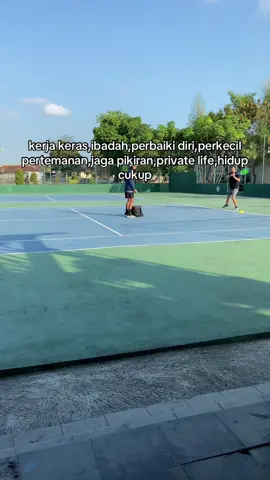 dan tinggalkan orang orang yang gak sefrekuensi lagi.