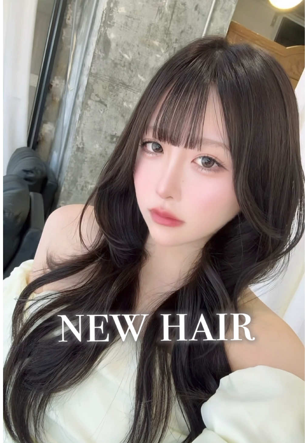 イメチェン✂️♡カリナ様風のハッシュカットにしたら－3kg痩せて見えて大成功だった＞ ̫＜ ！！ 夏は特に肌見せ多いから動きのあるハッシュカットがめっちゃおすすめ💓 カラーはダークグレージュだよ🖤 ̖́- @taro🎀福岡のドルオタ美容師 