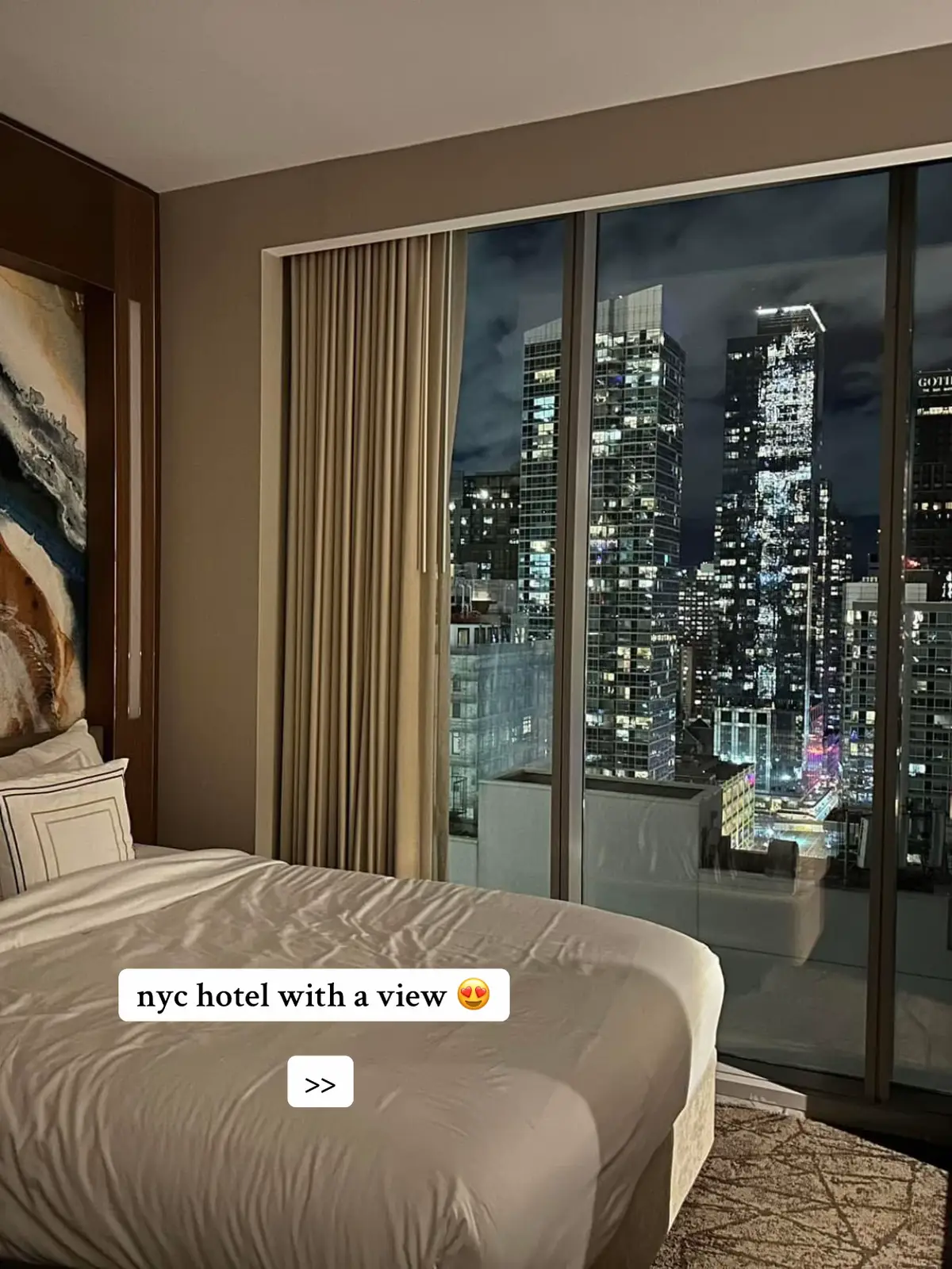 If views are your thing, take a look at: 📍 Courtyard Marriot New York Midtown West ⭐️ 4 star 🇺🇸 Located in Manhattan, New York Book a skyline room for views across the city 🏙️  #hotelroom #hotelreview #newyork #newyorkcity #nyc #nychotels #marriott @Marriott Hotels 