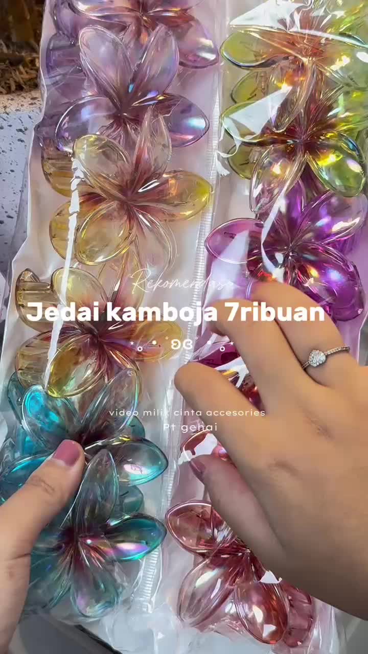BAGIAN 2 JEPITAN 
Jepit Rambut Model Besar 7 CM Bunga Kamboja akrilik Aksesoris Rambut Gaya Korea desaun elgan dan cantik #FYPPPPPP #gajiansale #promogajian #flashsale #promoguncang88 #xyzbca #algoritmetiktok 