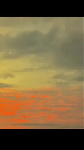 di saat kita su mulai nyaman, dia pergi tanpa pamit;) #tiktokimpact #fyp #foryou #fypage #butonpride🏝 #timurpride🔥 #lagutimur #sunsetvibes #sunset 