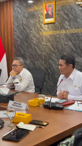 Menko Pangan Zulkifli Hasan mendorong kebijakan distribusi beras subsidi dan beras khusus berbasis varietas tersertifikasi sebagai langkah strategis menuju sistem pangan yang lebih adil, efisien, dan bebas manipulasi pasar.  #menkopangan #bantupanganbanturakyat  #KopdesMerahPutih #KopdesIndonesia #ZulkifliHasan #Berasoplosan #PartaiAmanatNasional