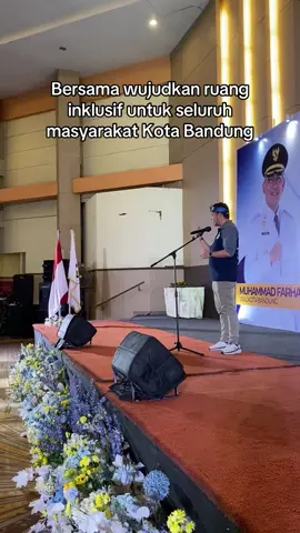 Alhamdulillah, setidaknya apa yang pernah saya pelajari tentang bahasa isyarat itu ternyata bemanfaat juga, perlahan saya ingin wujudkan ruang inklusif untuk seluruh masyarakat Kota Bandung. #dokter #dprd #inklusif #tunarungu #disabilitas #bandung 
