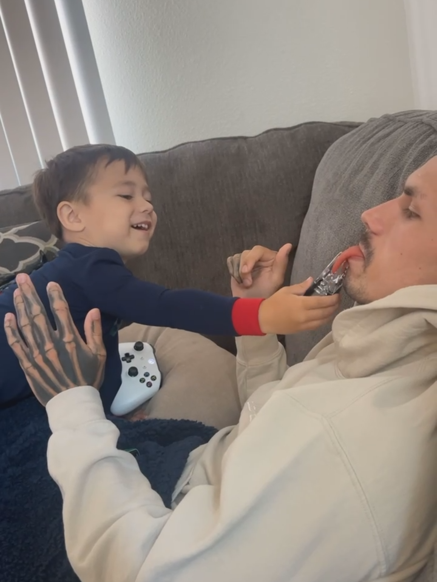 These parents captured the hilarious moment a dad pranked his toddler using a fake tongue, prompting a hilariously panicked reaction from his son, who when the truth was revealed, erupted into an adorable laughing fit. 😂🥰 #prankvideo #cutekids
