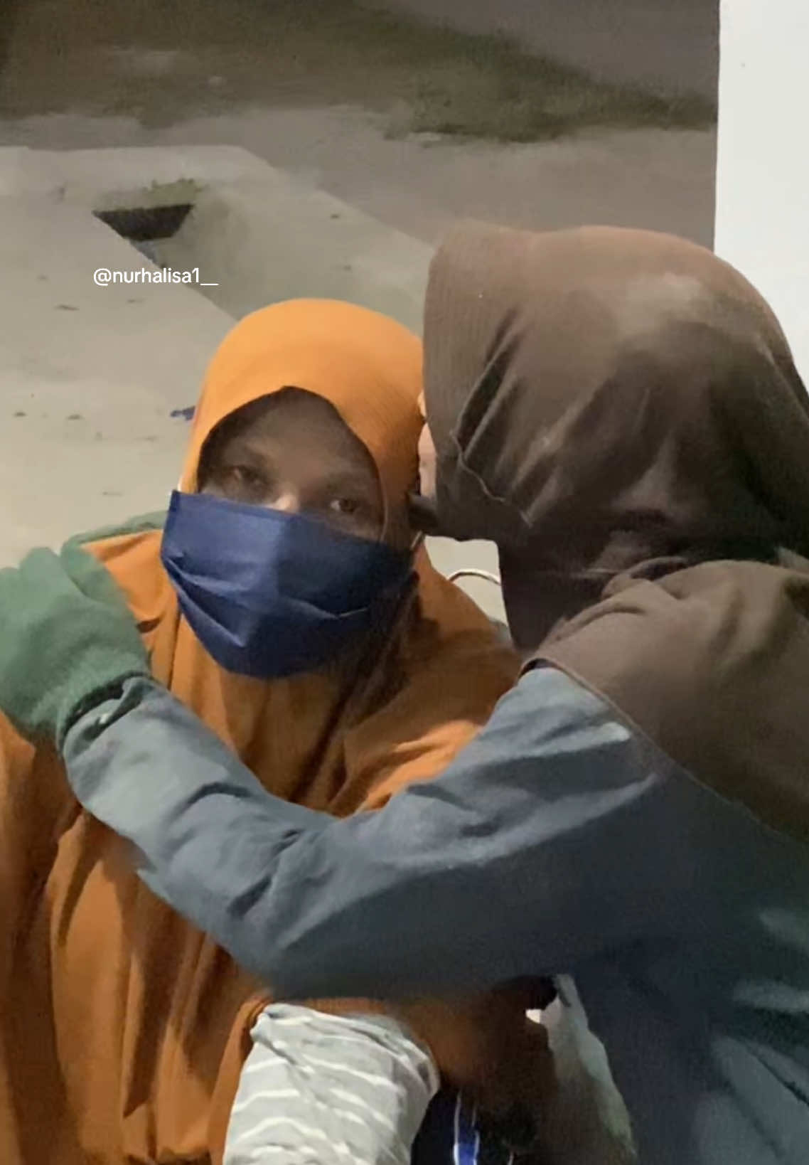 beberapa anak memang terlahir beruntung di tengah keluarga yang berkecukupan materi, sisanya lebih beruntung karena diberi hati dan tulang yang kuat untuk berusaha sendiri🫂 Prosesnya memang berat tapi hasilnya tak kalah hebat!Insyaallah #bantuorangtua #untukmama 