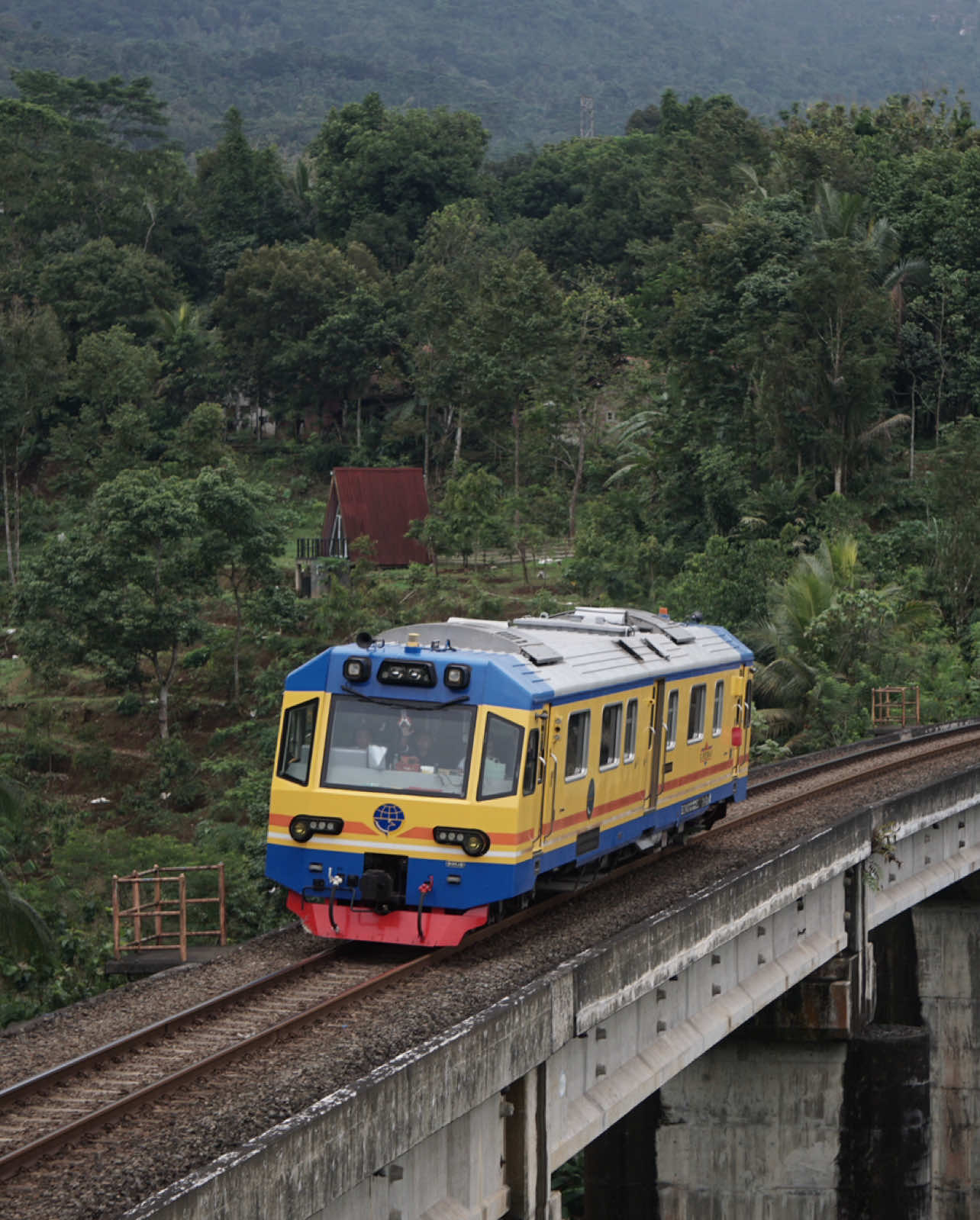 KA Ukur yang jarang keluar😁 Kereta Ukur Milik Negara SU 3 14 01 Ciremai #kujr #keretaukurjalanrel #keretaukurciremai #ciremai #su31401 #tumiyang #ditjenka #kemenhub 