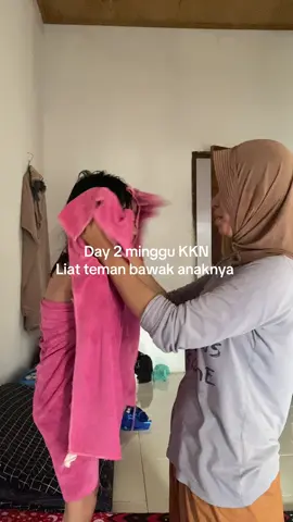 KKN liat teman yang bawa anak nya sedangkan aku masih sibuk cari makanan yang enak dimana