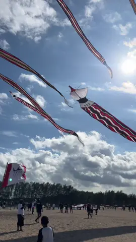 Indah nya Layangan Janggan 🥰 Bali Penuh Dengan Tradisi Dan Budaya, Salah Satu Budaya Bali ya itu Dengan Tradisional Layang” Yang Mempunyai Ciri Khas Nya Sendiri #budaya #bali #fyp #layangan #2025 