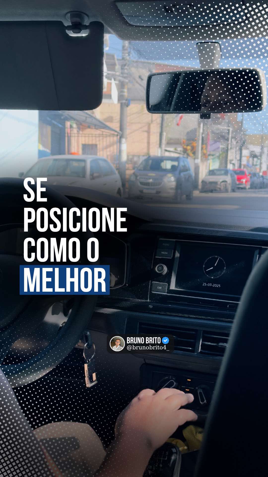 📱💥 A Apple não é a melhor — ela só parece ser. ⠀ Enquanto Samsung e Motorola entregam desempenho, inovação e custo-benefício, a Apple foca em uma coisa: posicionamento de marca. ⠀ 💡 Ela só vende modelos premium. Isso dá a falsa ideia de que tudo que ela faz é o melhor — quando, na real, nem sempre é. ⠀ Esse é o poder de um posicionamento estratégico. ⠀ 📲 Como social media e videomaker, eu ajudo marcas e profissionais a se posicionarem com intenção, estratégia e autoridade. ⠀ 📉 Quer parar de depender só da sorte no Instagram? Vem pro lado estratégico da força.