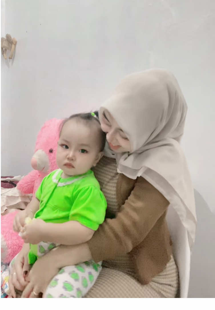 👶🏻 : Bila ada uang ateu ku sayang 🤣🤣 