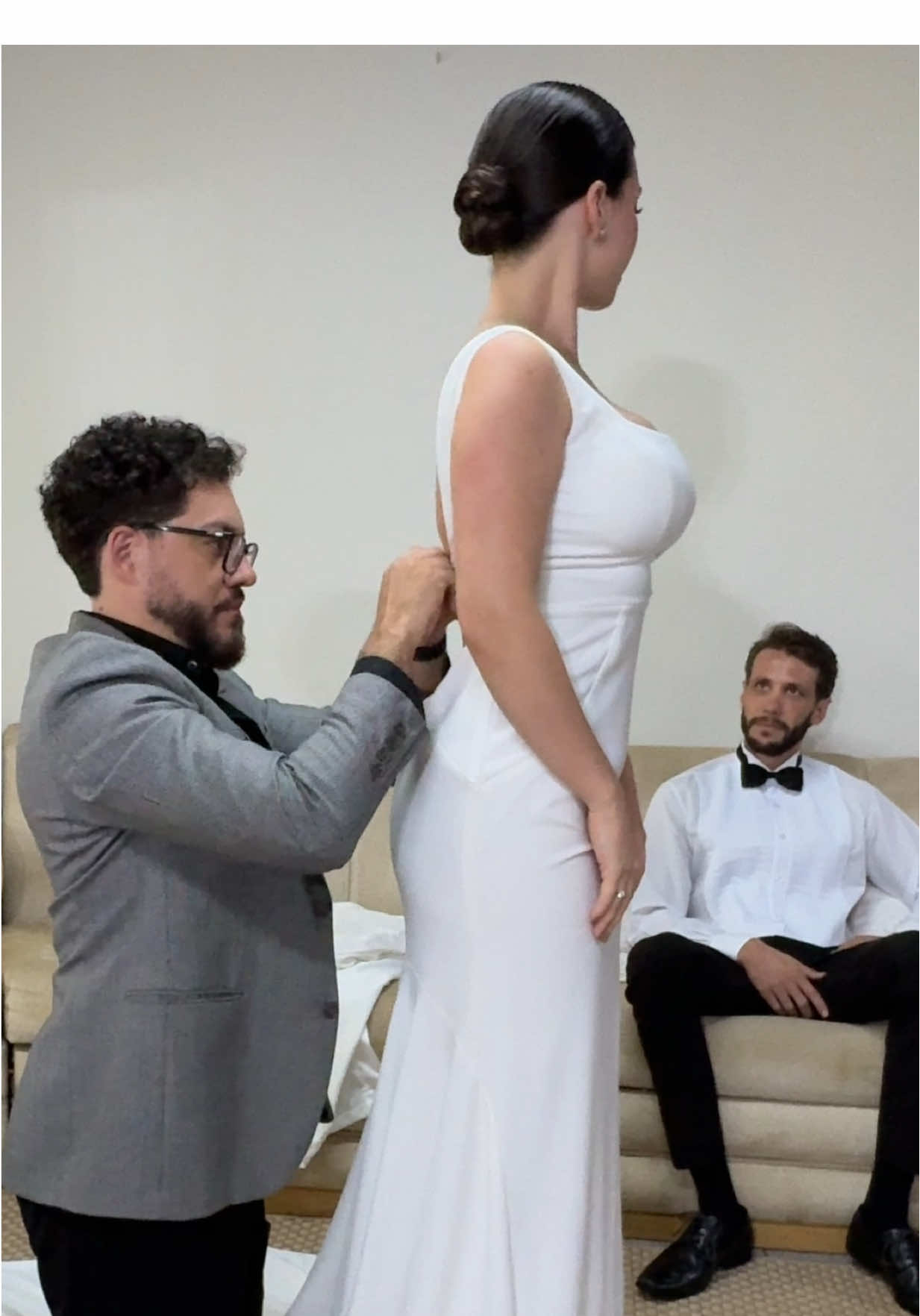 Vamos vestir a Noiva? #bride #wedding #penteado #diadanoiva #pedrogonzalezpenteados 