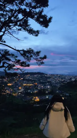 Bạn có thích ngắm bầu trời giống Trinh không???#dalat #dalatstory #dalatcotrinh 