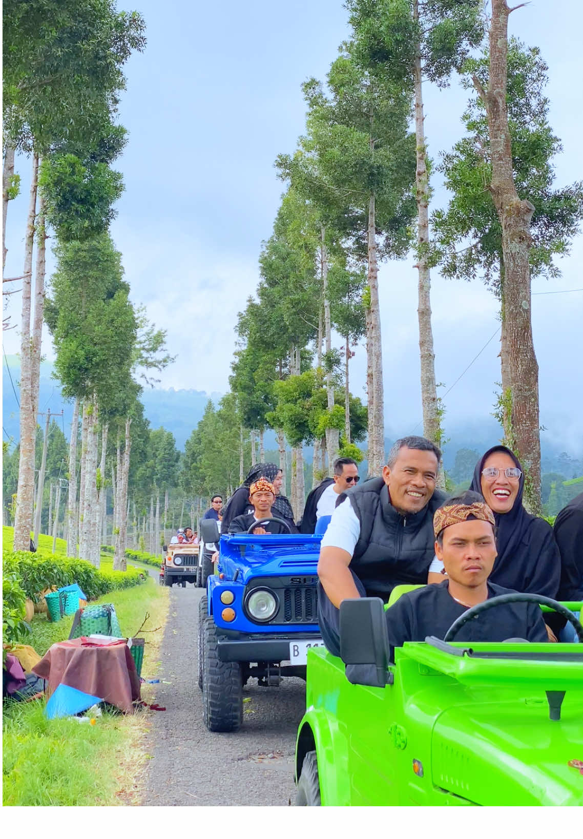 Jeep Khusus Jalur jalan Raya  Jeep Wisata Rancabali  Info reservasi 083821897689  #wisataciwidey_ #jimnyadventure #jeepwisataciwidey #jelajahciwidey 
