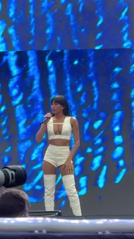 Aitana @AITANA abriendo su primer show de #MetamorfosisSeason con la canción “6 DE FEBRERO” en el estadio Riyadh Air Metropolitano de Madrid 🦋💙 #Aitana #CuartoAzul #concierto #fyp #parati #foryoupagе #Madrid 