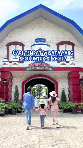 Lagi cari tempat wisata seru dan edukatif buat si kecil? Yuk, ajak main ke Dairyland Farm Theme Park Prigen! 🌈 Di sini, si kecil bisa berinteraksi langsung dengan hewan-hewan lucu seperti kelinci, domba, sapi, dan masih banyak lagi 🐰🐑 Belajar jadi menyenangkan, momen kebersamaan pun makin berkesan! 💖 Yuk ajak si kecil dan ciptakan petualangan seru bersama di Dairyland! #DairylandPrigen #WisataEdukasiAnak #LiburanKeluarga #KidsFriendly