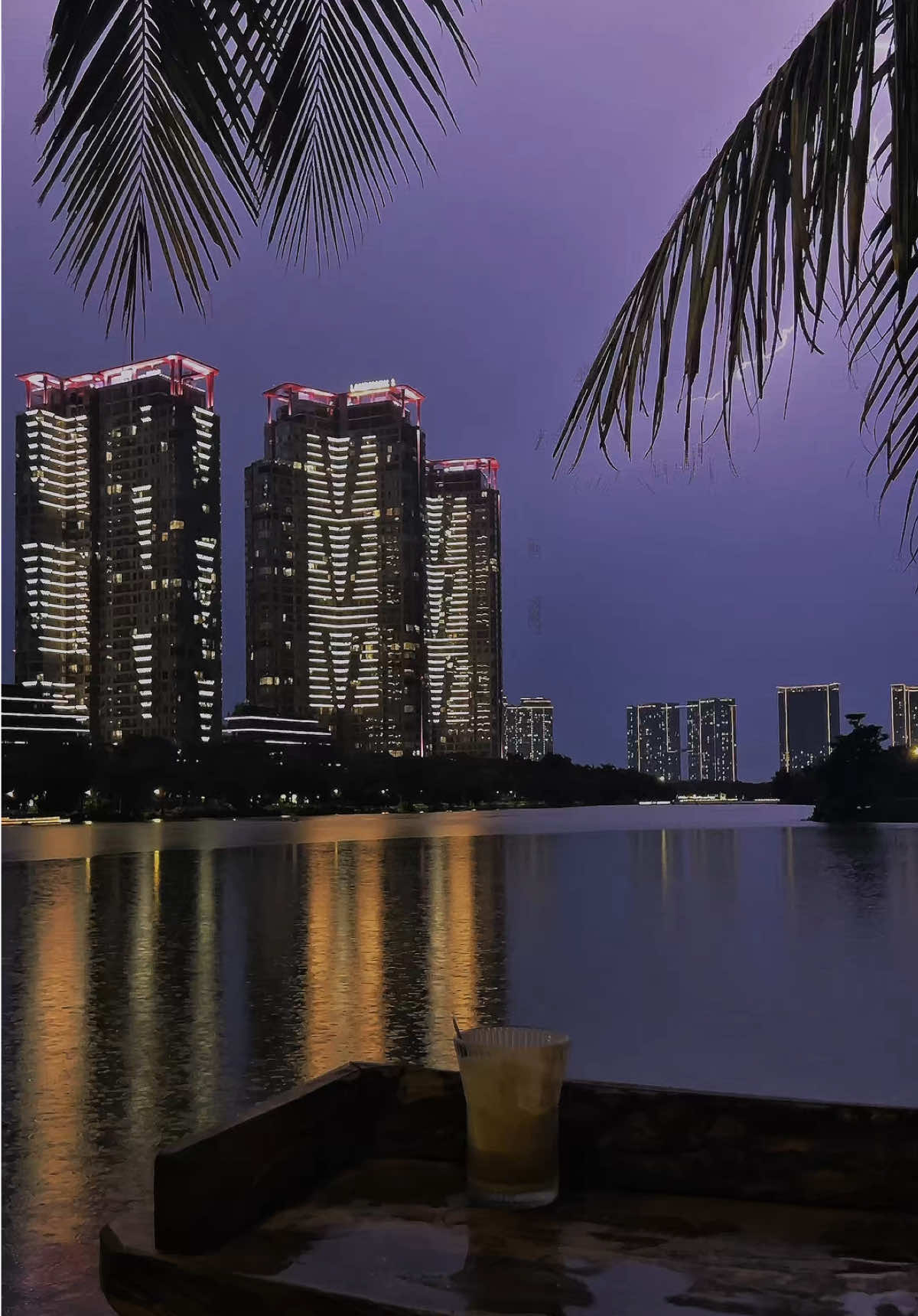 Ecopark trong cơn mưa... #ecopark #hungyen #hanoi #skyline #hanoiskyline #skyscraper #mua 