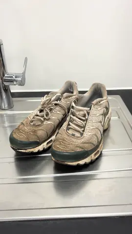 🔊 SOUND ON 🔊 Deep clean in these TN’s which had a real dirty upper on the mesh and scratched on the plastic toe box 👟 Message today for your free quote ✉️ #asmr #soundon #sneakers 
